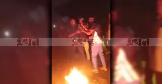 সাতক্ষীরায় তেলের দাবিতে সড়ক অবরোধ, টায়ারে আগুন